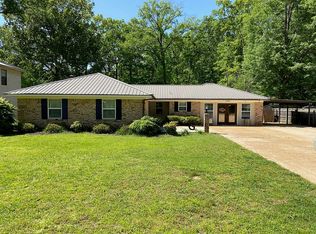 1703 Woodview Cir, Amory, MS 38821