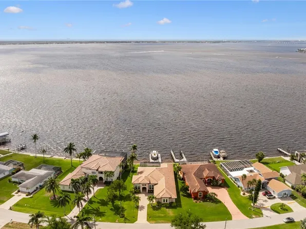 2262 SE 28th St, Cape Coral, FL 33904