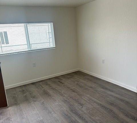 5th image of 1900 Oliver Dr