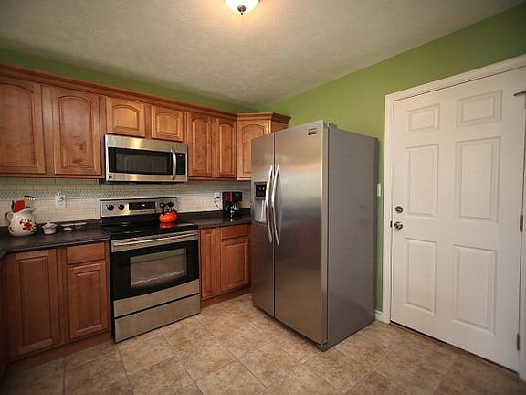 3rd image of 6615 Palace Dr