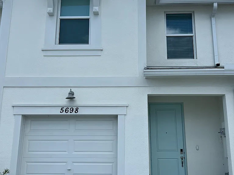 5698 Edgewater Cir — Photo 24