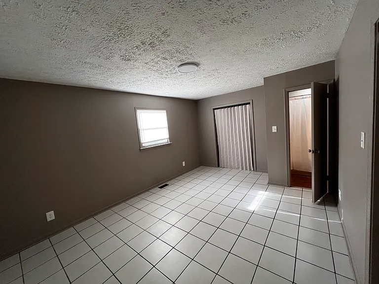 4010 Gladesworth Ln — Photo 6