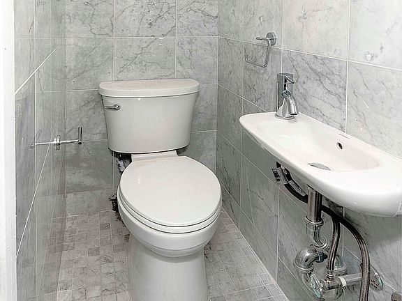 4th image of 331 E 65th St #1A