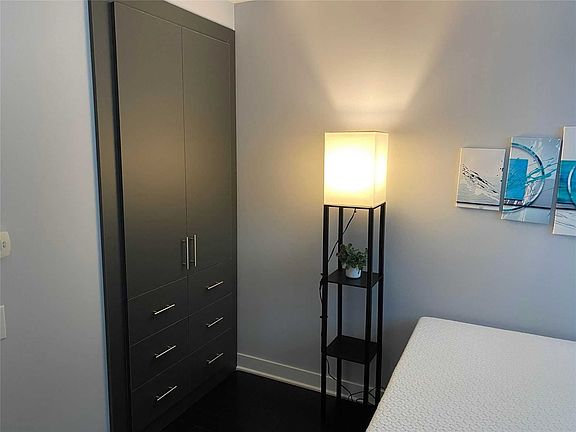 5th image of 15 Grenville St #710