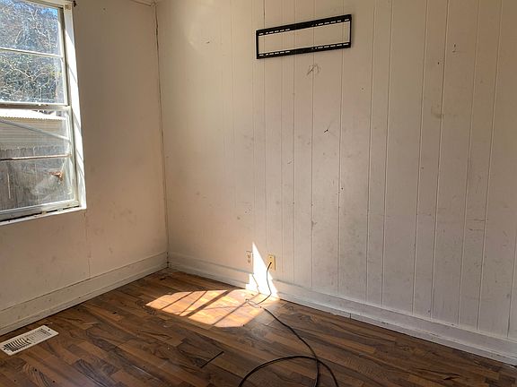 5th image of 711 Highland Ave