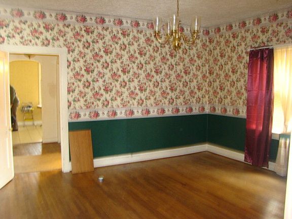 5th image of 113 Main St