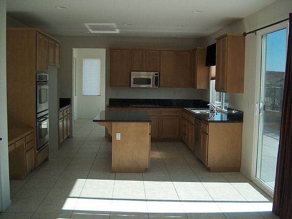 5th image of 30719 Hillcrest Dr
