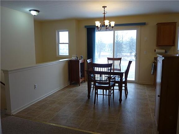 4th image of 215 Spencer Ln