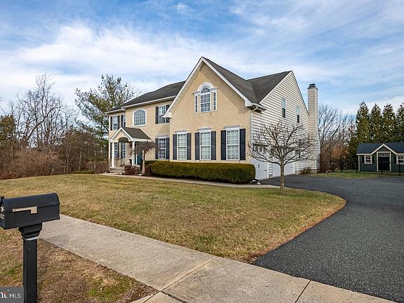 3rd image of 201 Applewood Dr