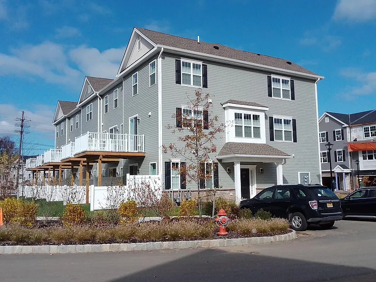 1701 Evans Ln — Photo 2