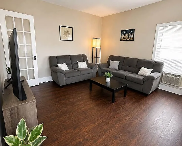 445 N Tioga St #B — Photo 1