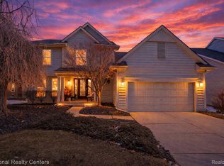 260 Cherry Grove Ln, Commerce Township, MI 48390