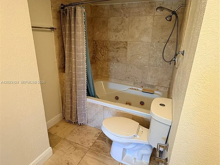 2510 SE 16th Pl #203 — Photo 23