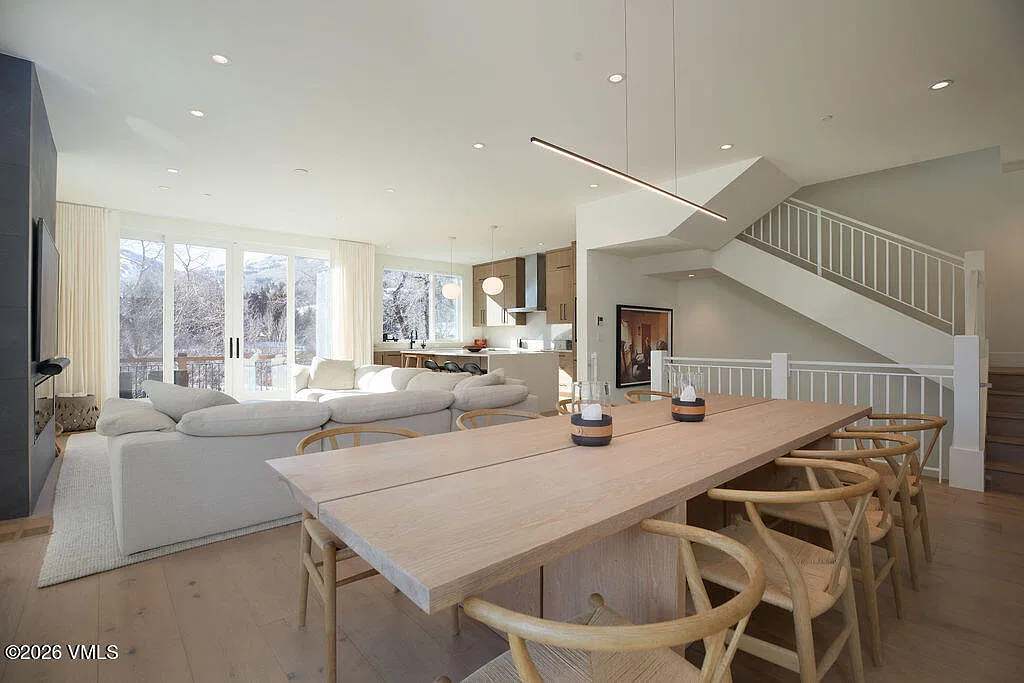 4 bed, 4.0 bath, 3058 sqft, $20,000 — Photo 2