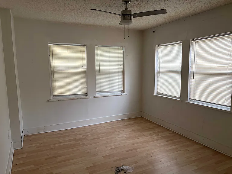 2216 Searle Ave — Photo 2