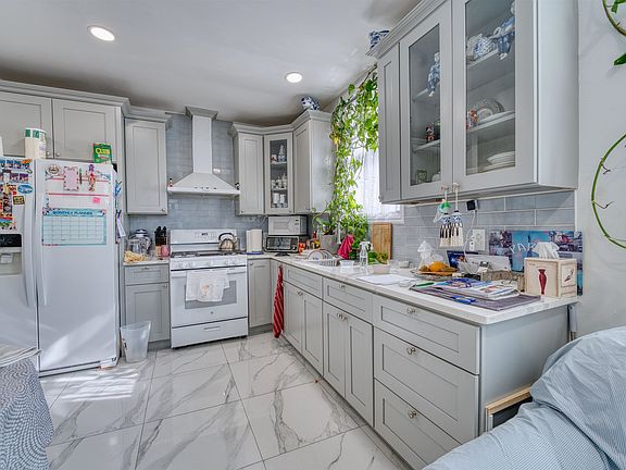 4th image of 233 Avenue B