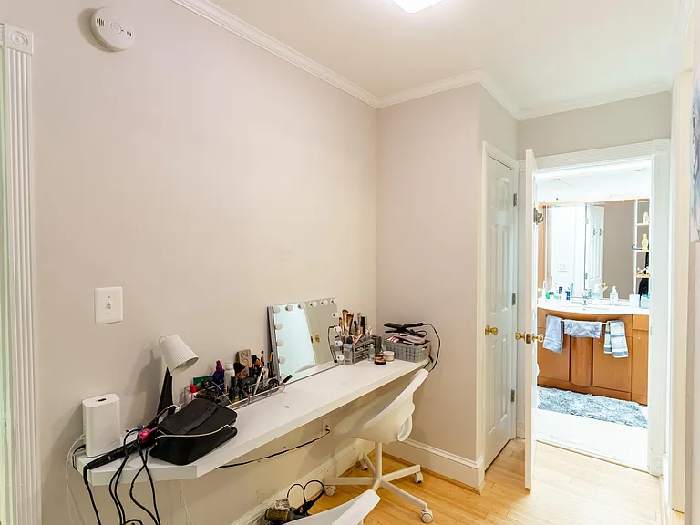 Foyer off BR 3/4
