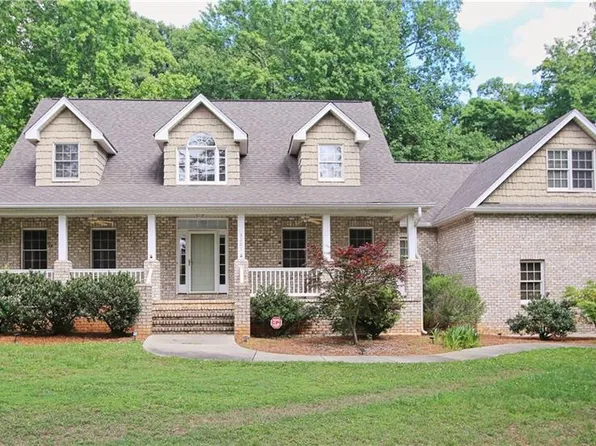 3201 Annry Dr, Summerfield, NC 27358