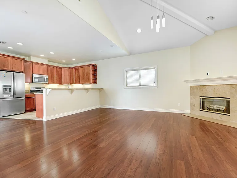 15612 Van Ness Ave #8 — Photo 2