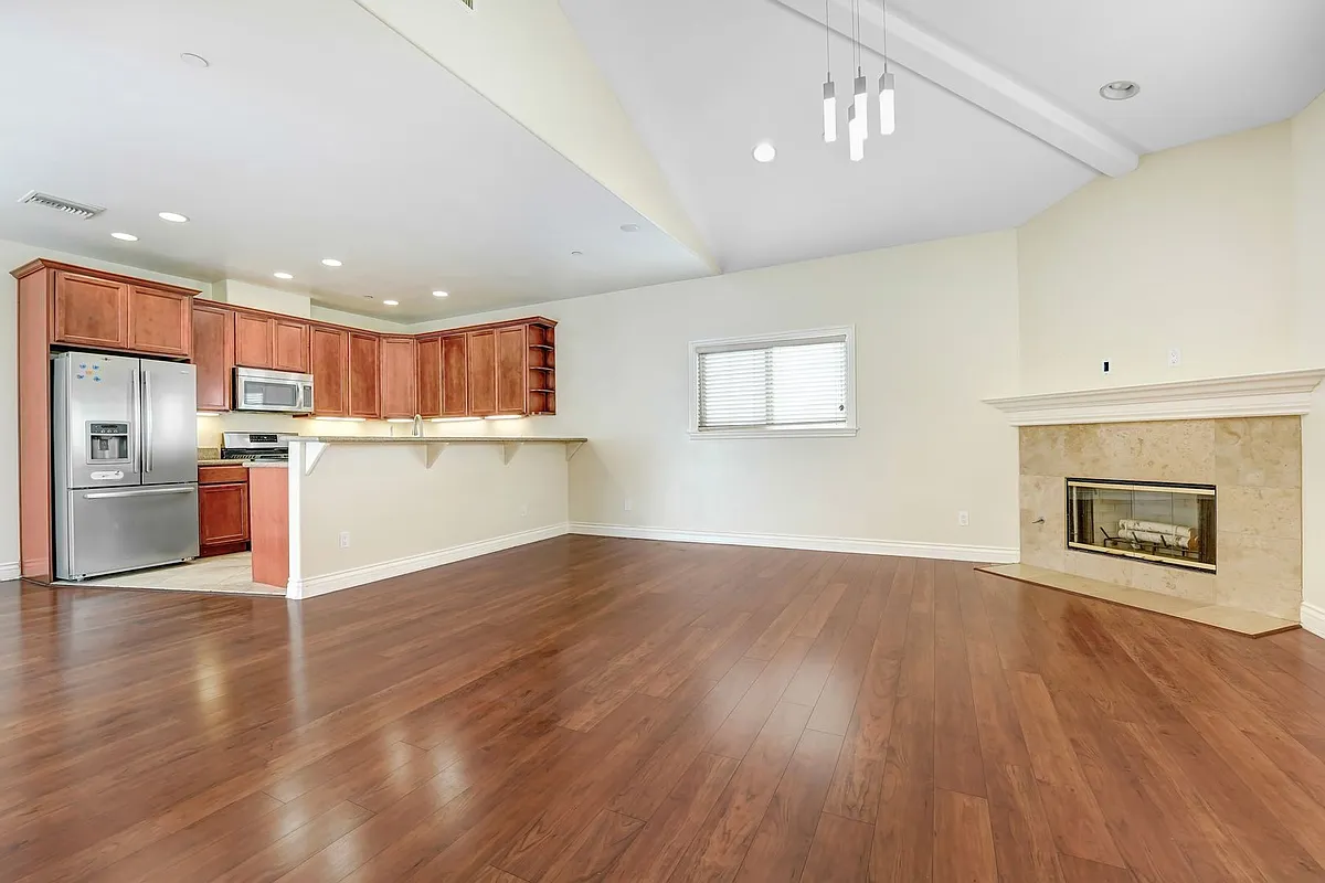 Building Photo - 15612 Van Ness Ave #8