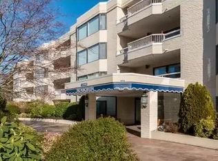 1370 Beach Dr #201, Oak Bay, BC