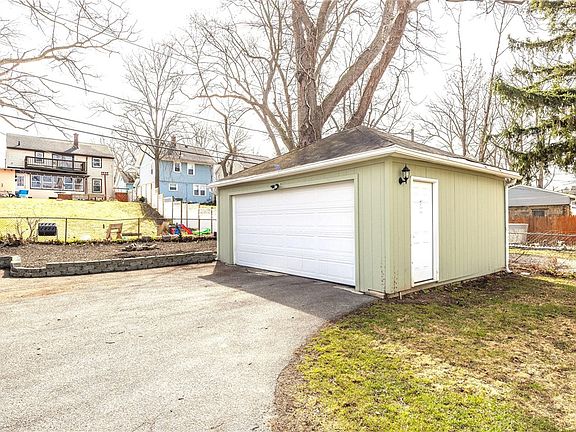 5th image of 231 Brooks Ave