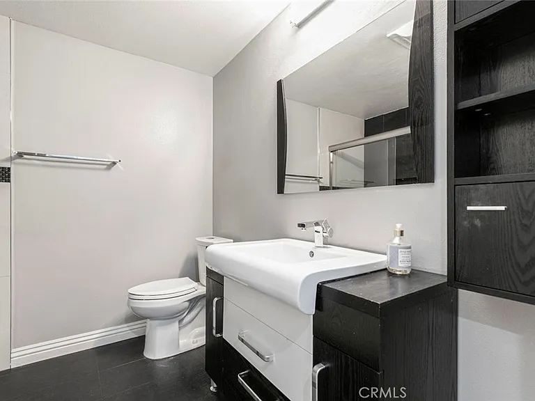 234 N Kenwood St — Photo 14