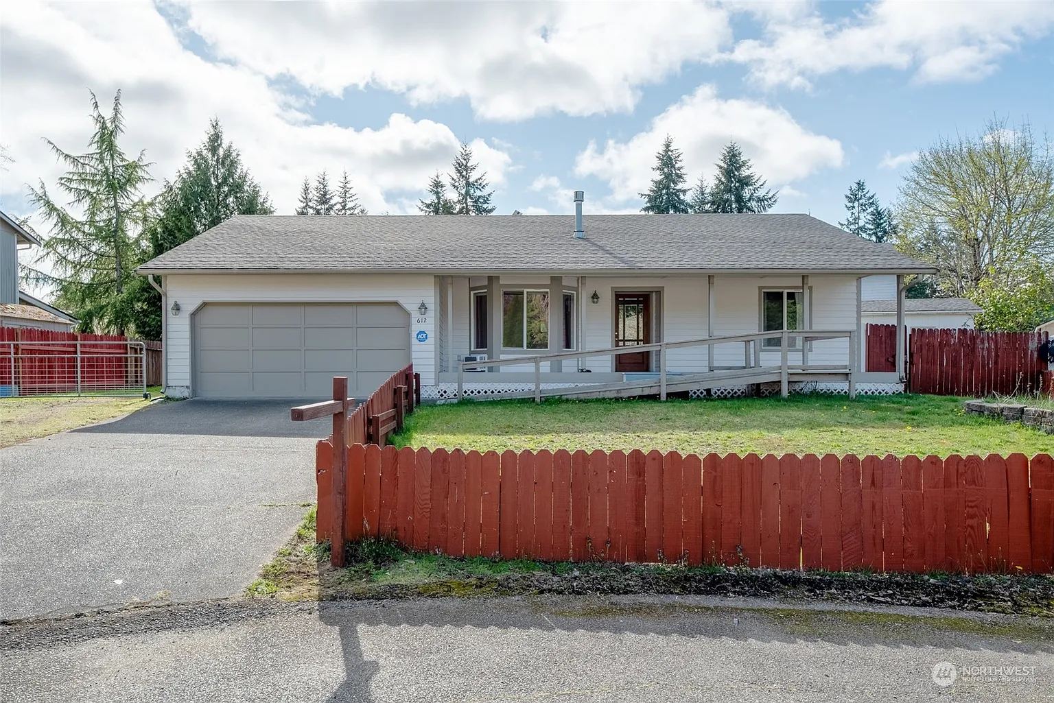 612 W Sunrise Court photo 1