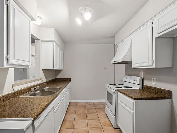 3rd image of 11622 Corkwood Dr