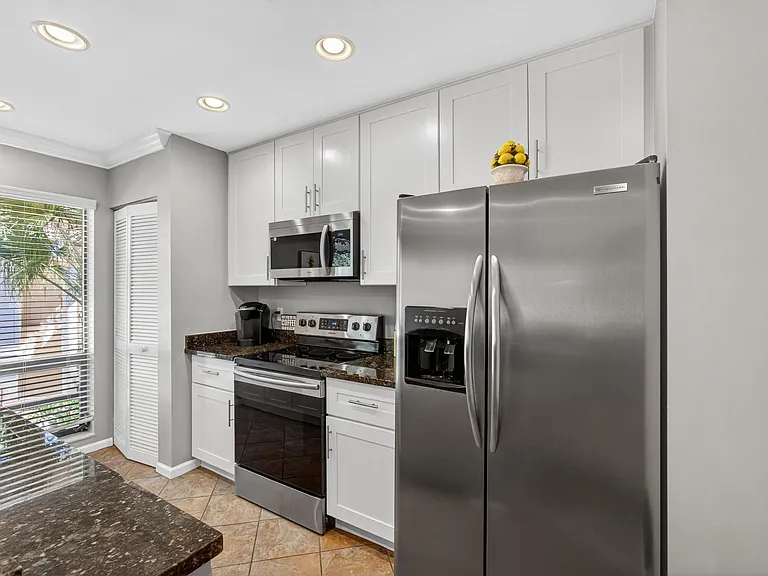605 Brackenwood Cv — Photo 11