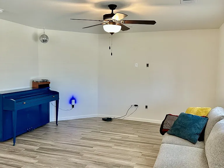 677 Country Pl — Photo 10