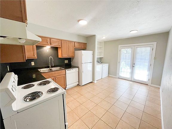 2nd image of 808 Llano Pl