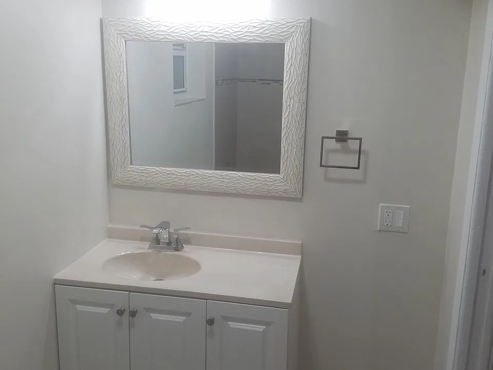 51 SW 68th Ave