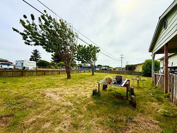 5th image of 991 Mary Rd