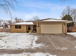 1226 Oak St N, Fargo, ND 58102