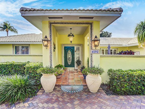 Home For Sale In Pine Tree Golf Club