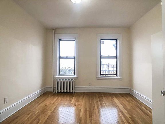 5th image of 3548 Steinway St #14