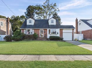 108 N Richmond Ave, Massapequa, NY 11758