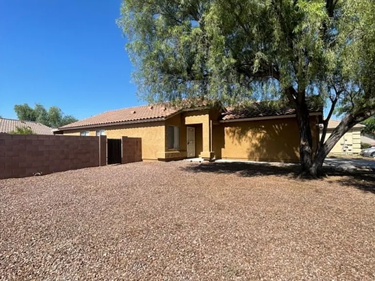 2057 W Silver Meadow Pl — Photo 2
