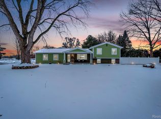 2379 Grove Park Rd, Fenton, MI 48430