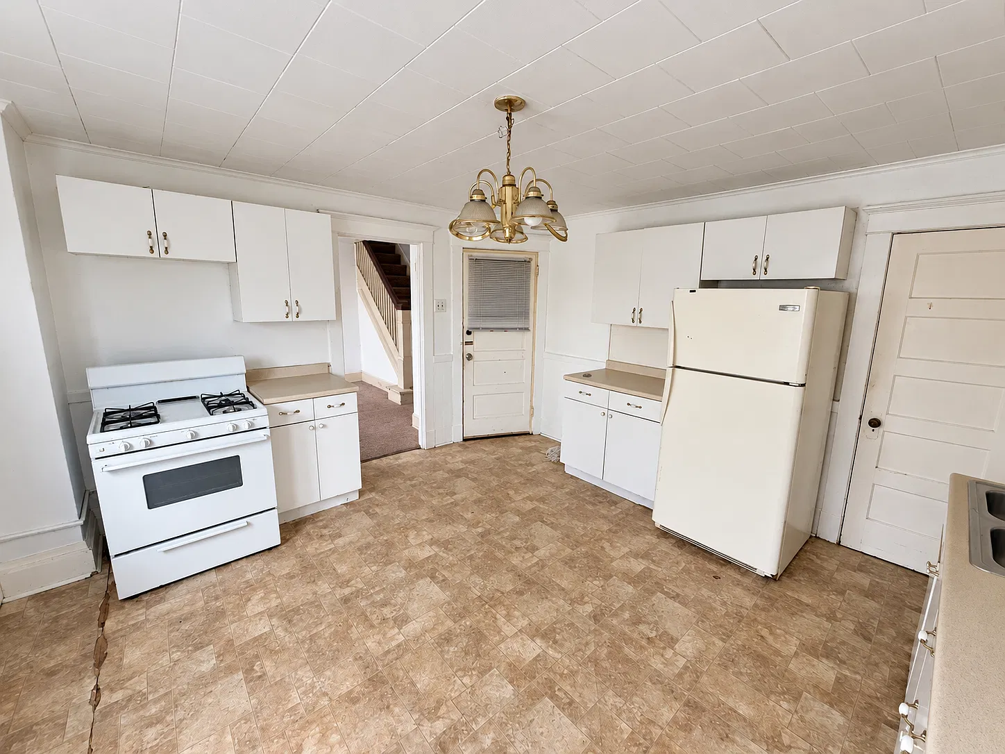 930 S Hanover St — Photo 4