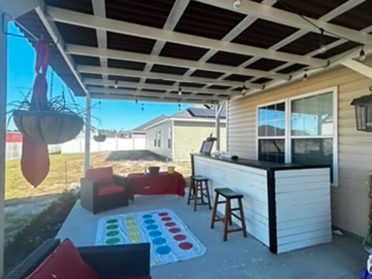 686 Burke Dr — Photo 3