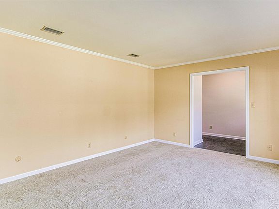 4th image of 2357 Greenbrier Blvd