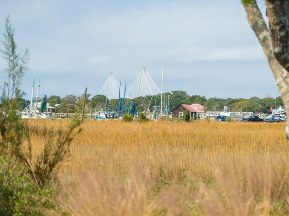 212 Live Oak Dr, Mount Pleasant, SC 29464