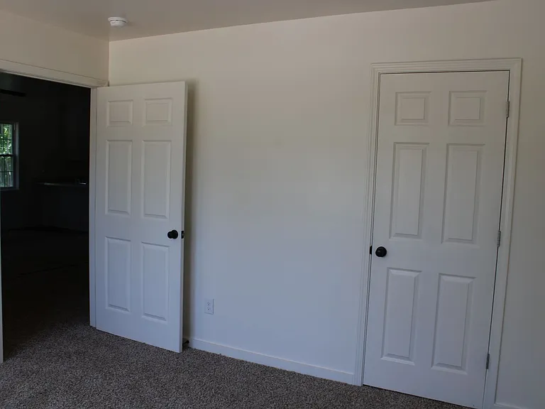 2827 Lancaster Dr — Photo 5