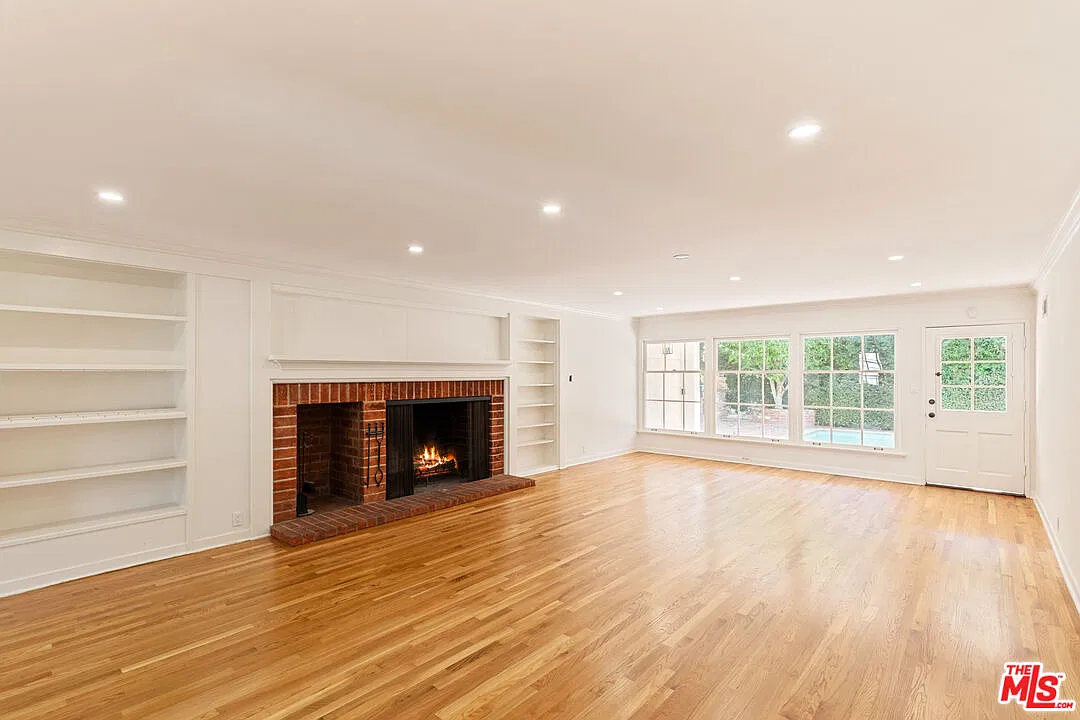 4 bed, 3.0 bath, 3883 sqft, $16,900 — Photo 4