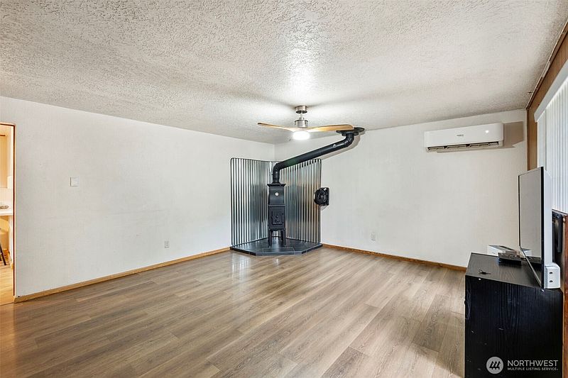5th image of 1003 E Street