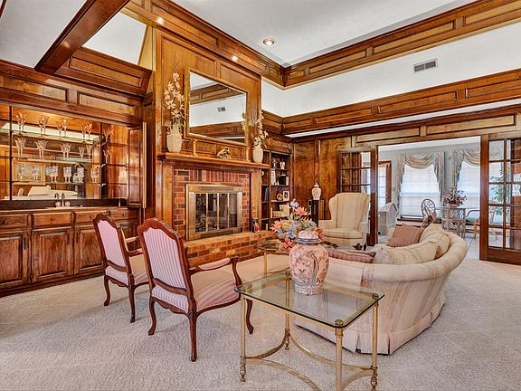 5th image of 726 Orchard Lake Dr
