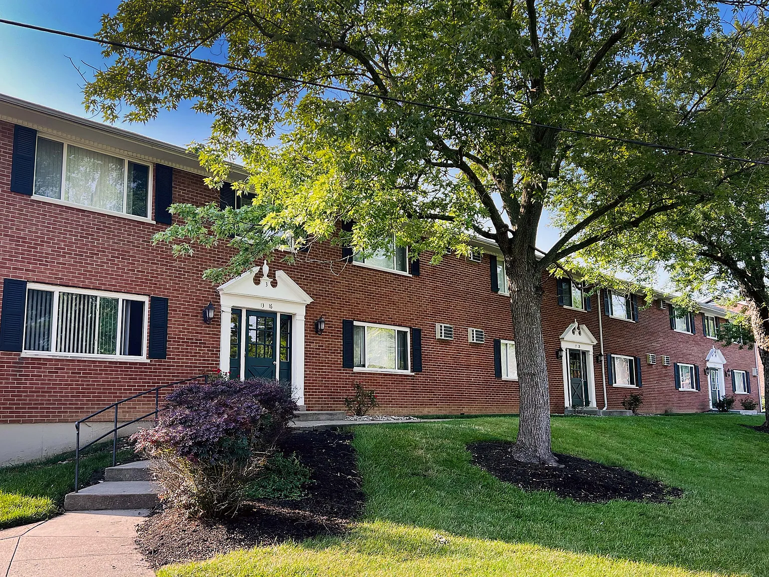 Sharondale Woods Apartments — Photo 2