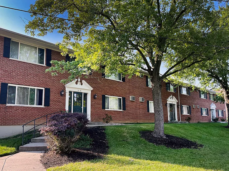 Sharondale Woods Apartments — Photo 2
